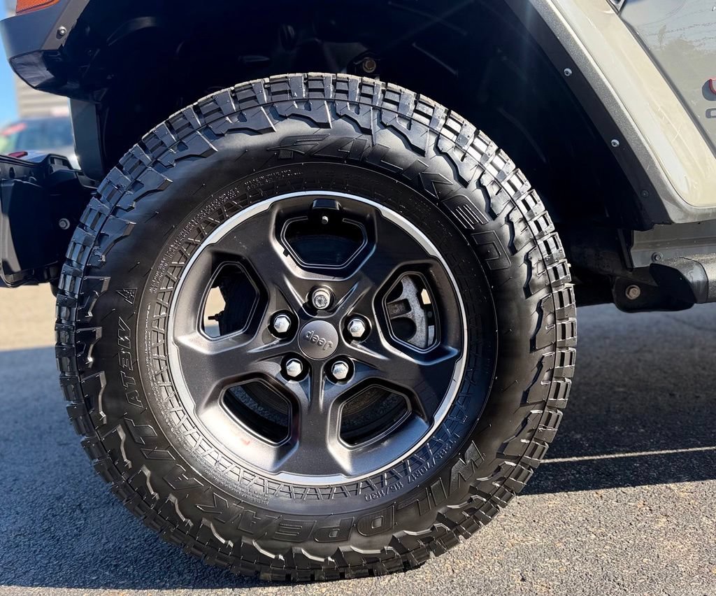 Used 2022 Jeep Gladiator Rubicon w/ Cold Weather Group AWD/4WD image 3
