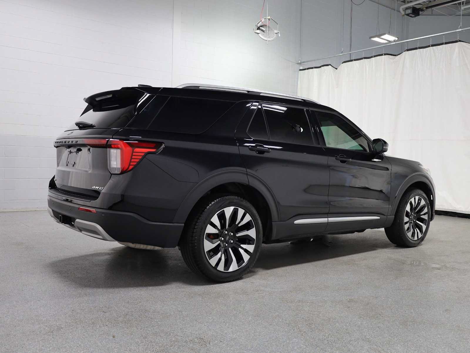 Used 2025 Ford Explorer Platinum w/ LUX Leather Package AWD/4WD image 9