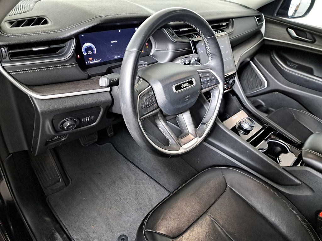 Used 2022 Jeep Grand Cherokee L Limited w/ Black Appearance Package image 10