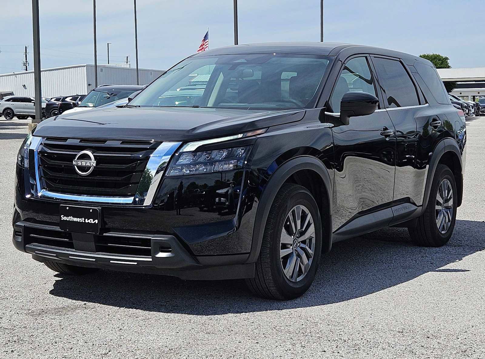 Used 2025 Nissan Pathfinder S image 10