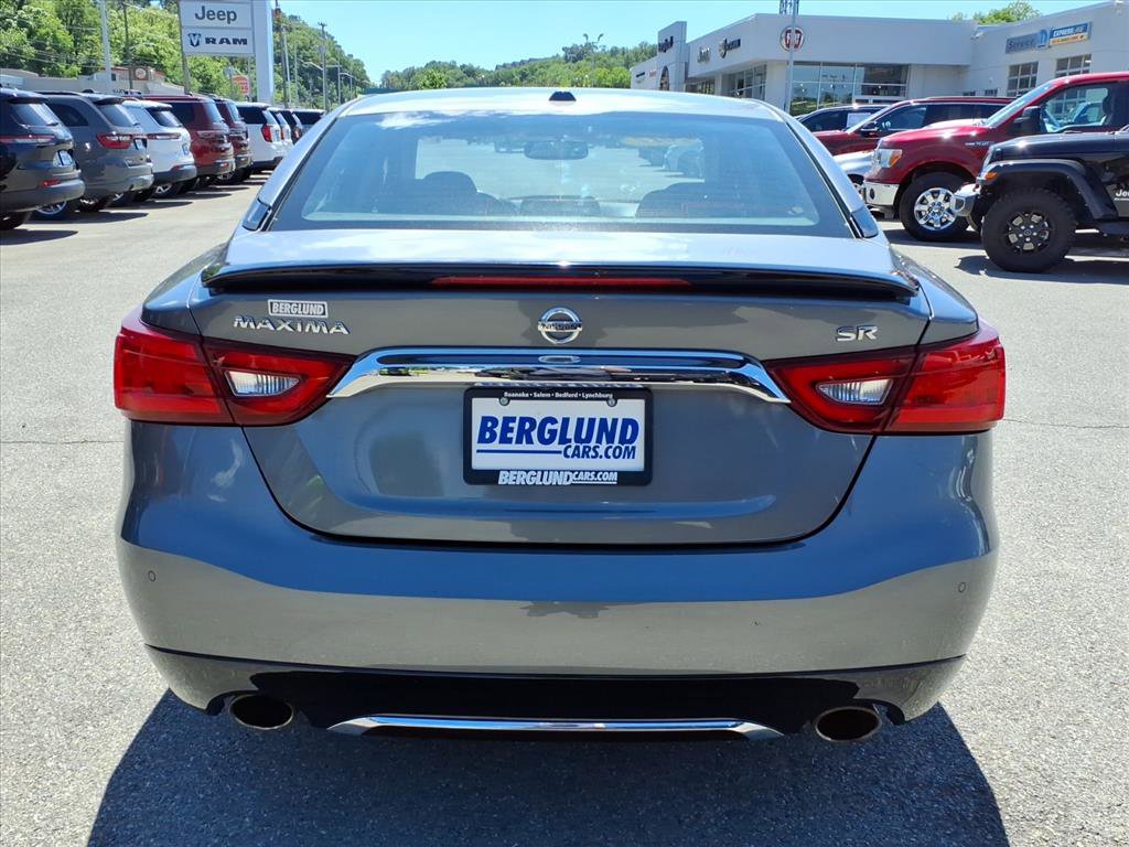 Used 2017 Nissan Maxima SR w/ Midnight Edition FWD image 5