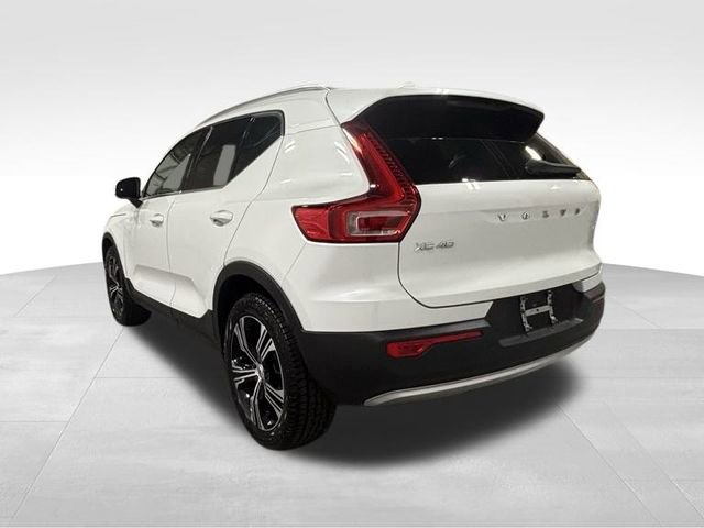 Used 2022 Volvo XC40 T5 Inscription w/ Climate Package image 7