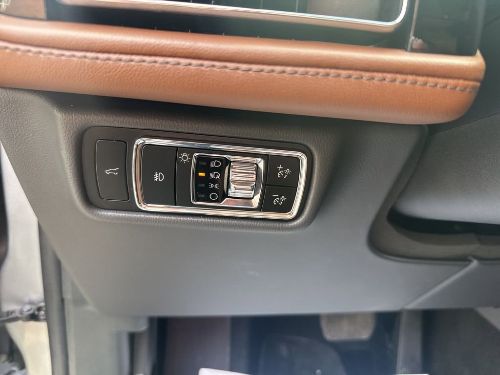 Used 2024 Lincoln Aviator Reserve w/ Equipment Group 201A image 10