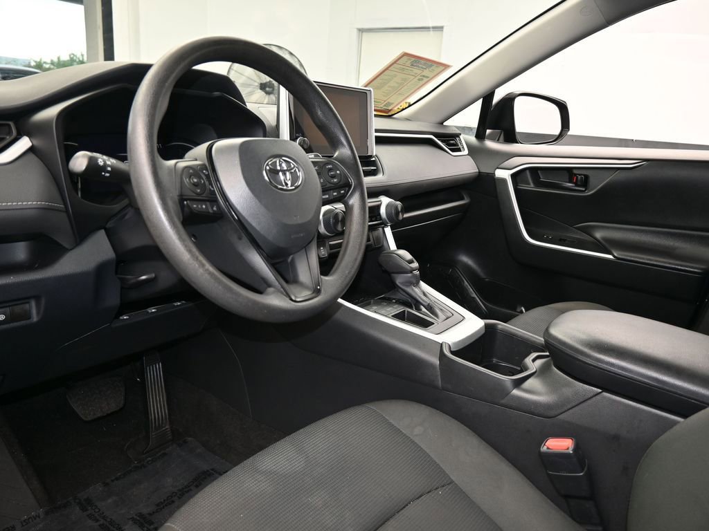 Used 2023 Toyota RAV4 LE image 12