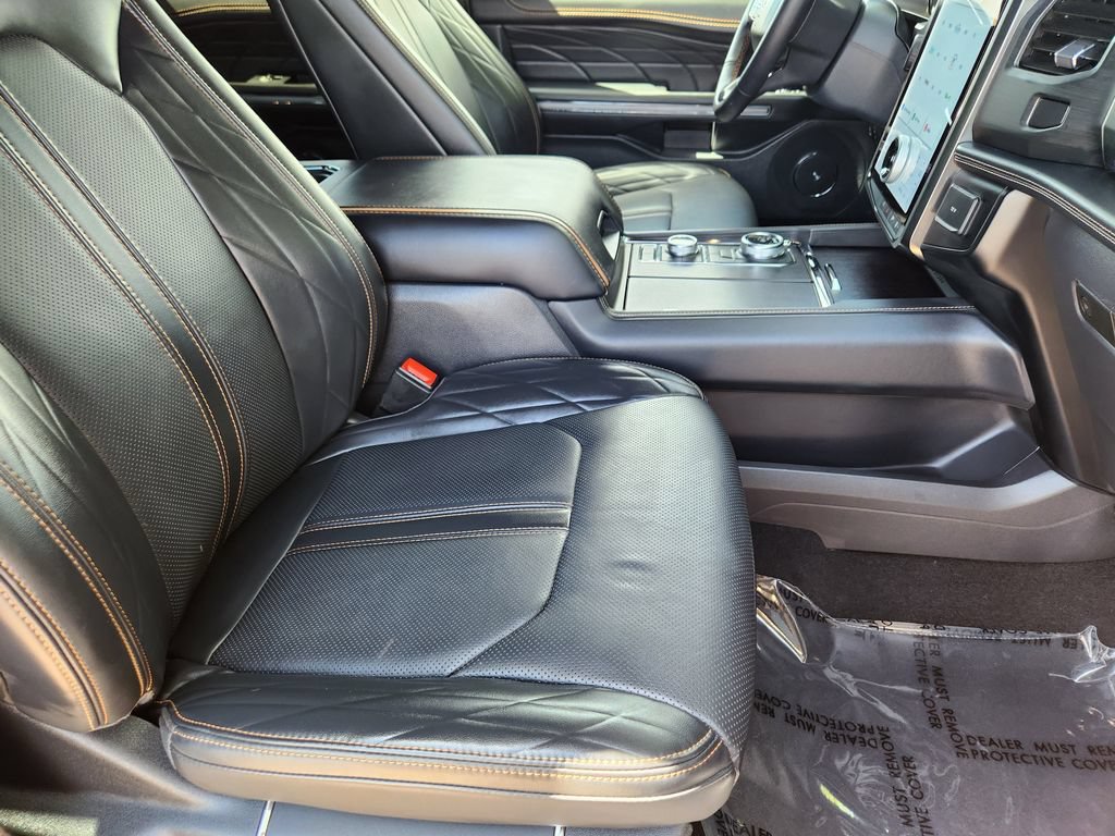 Used 2024 Ford Expedition Platinum AWD/4WD image 5