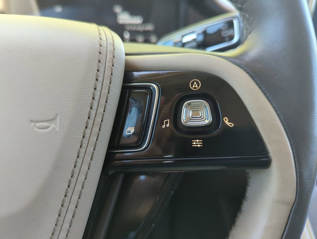 Used 2020 Lincoln Aviator Reserve w/ Equipment Group 202A image 23