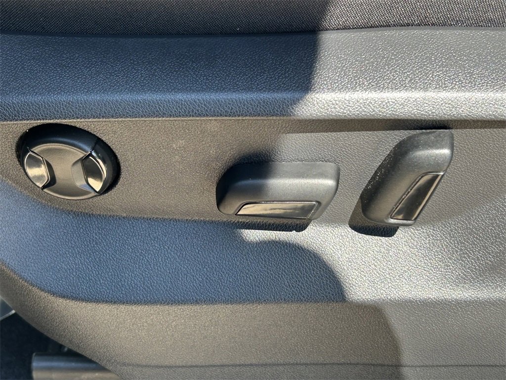 Used 2022 Volkswagen Atlas Cross Sport SE image 21