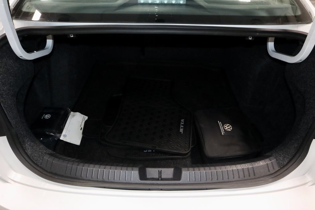 Used 2023 Volkswagen Jetta SE FWD image 14