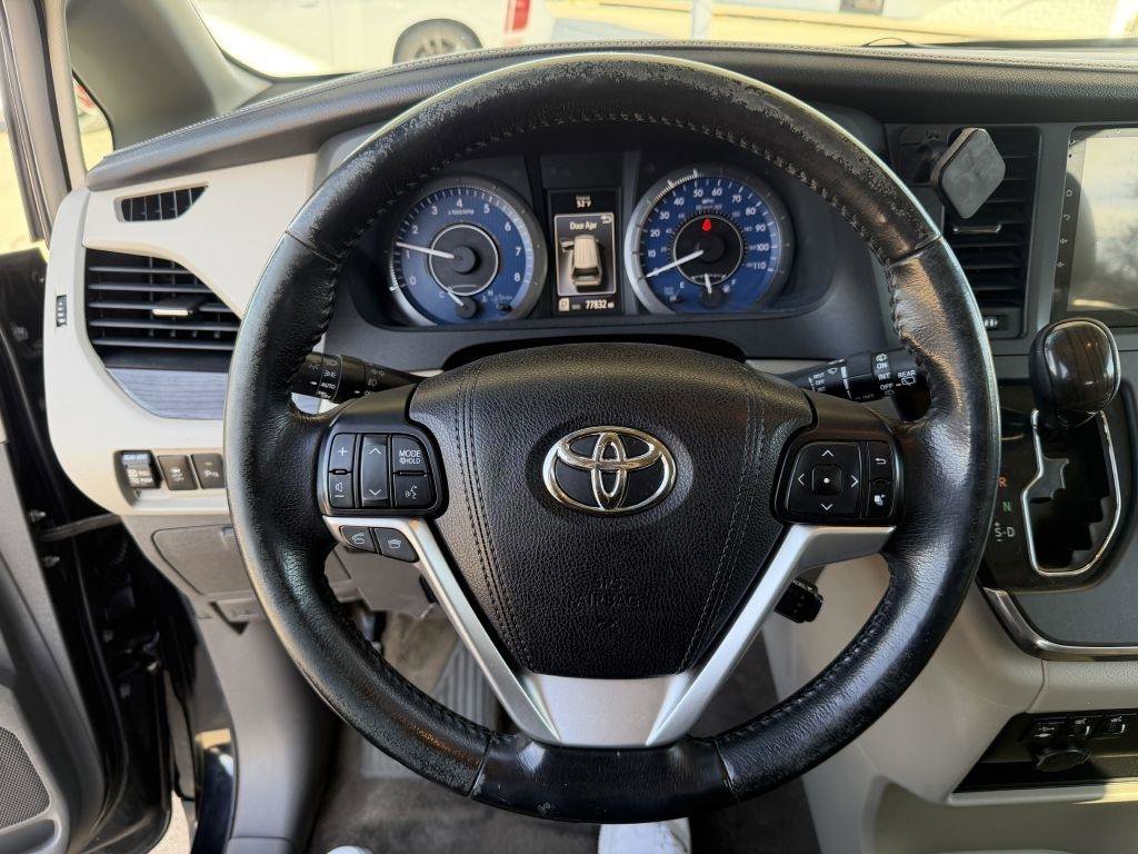 Used 2015 Toyota Sienna XLE w/ XLE Navigation Package FWD image 15