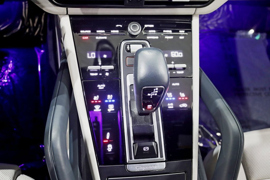 Used 2023 Porsche Cayenne Platinum Edition image 24