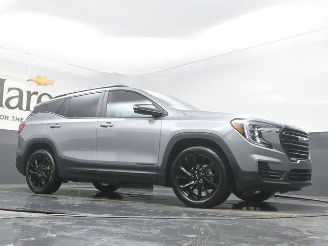 Used 2023 GMC Terrain SLE w/ Driver Convenience Package image 2