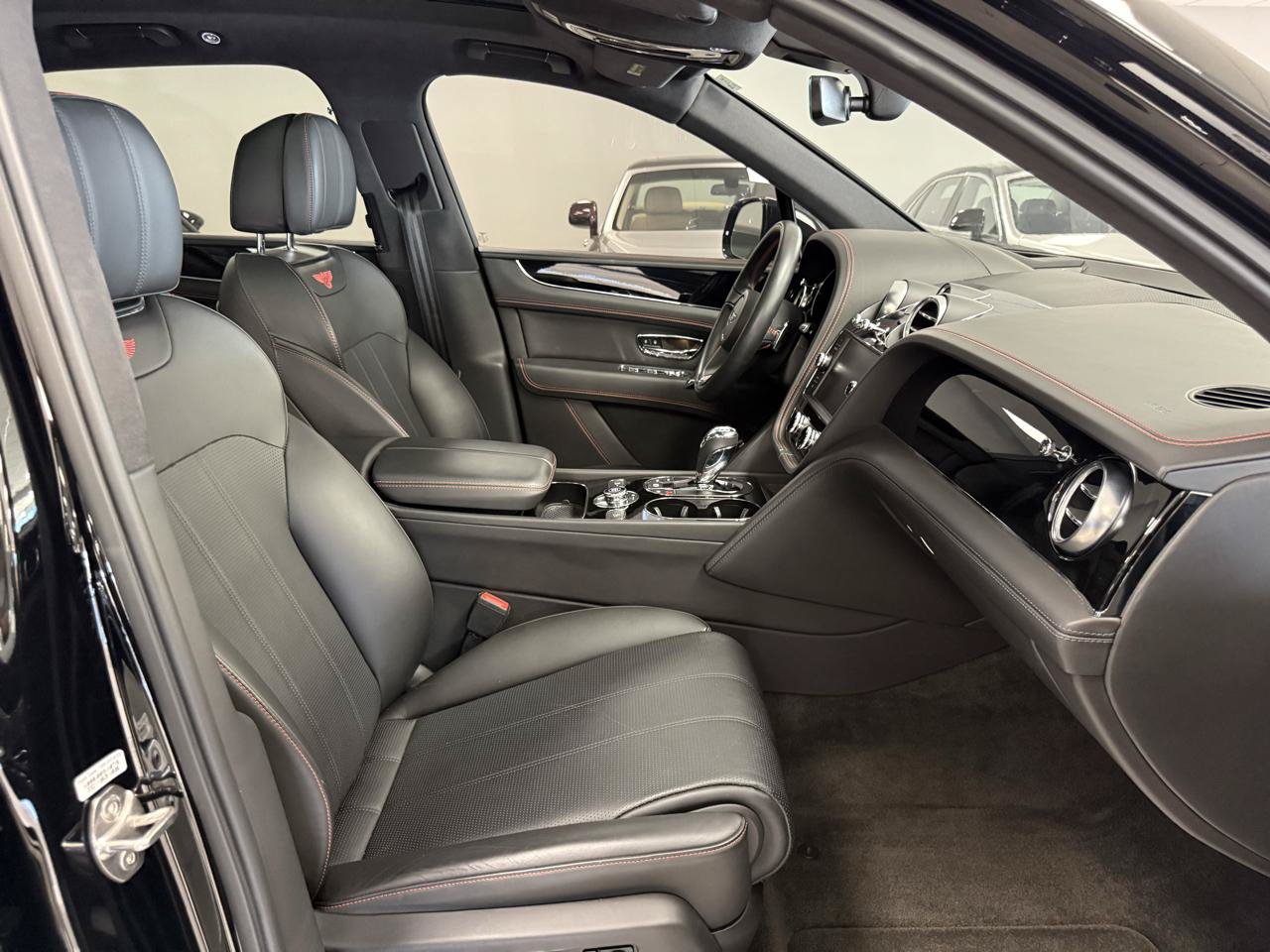 Used 2018 Bentley Bentayga AWD/4WD image 24