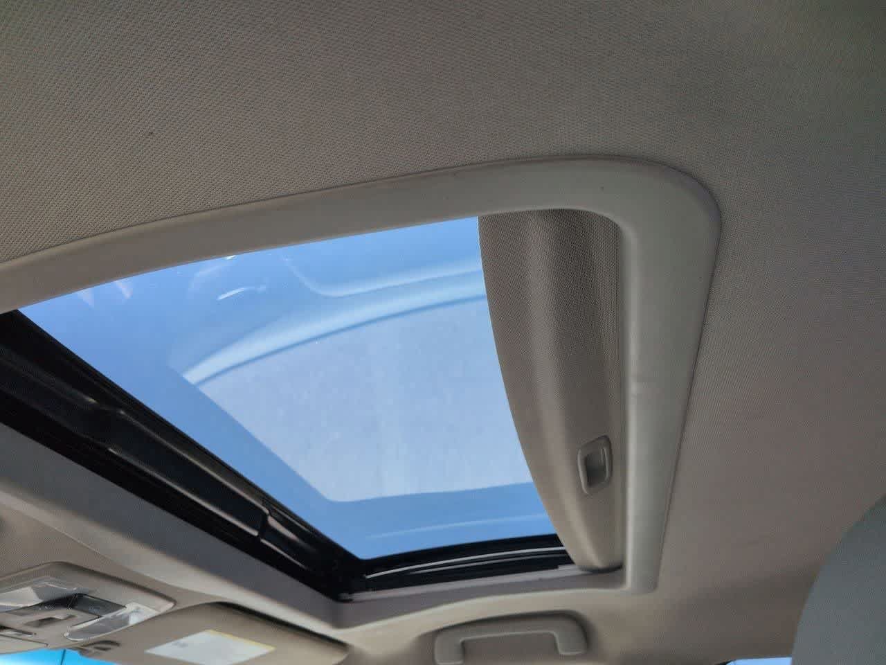 Used 2015 Toyota Sienna XLE FWD image 18