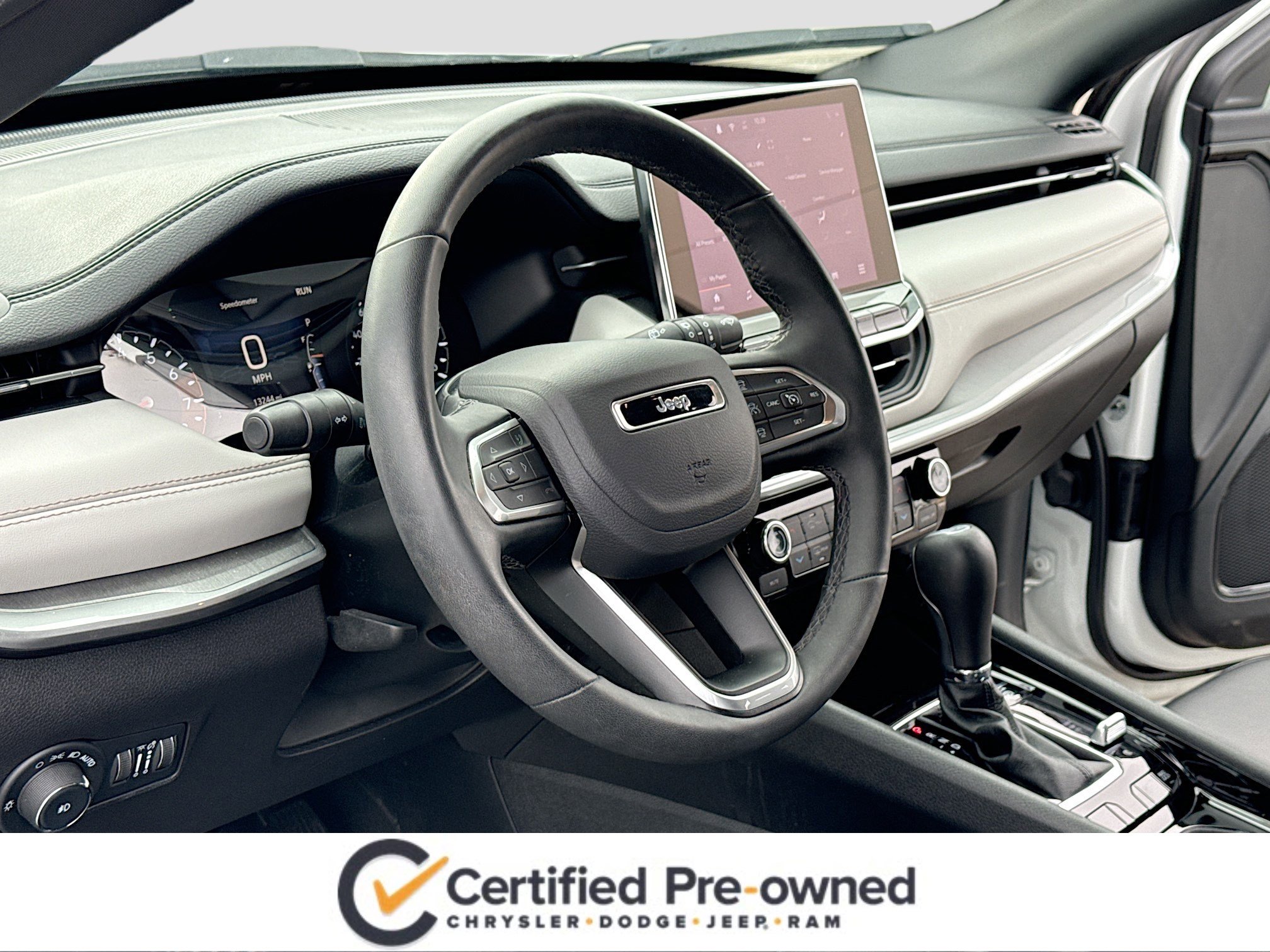 Used 2025 Jeep Compass Limited image 4