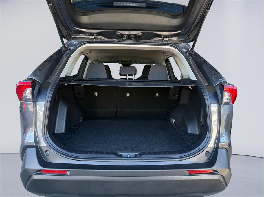 Used 2021 Toyota RAV4 XLE AWD/4WD image 21