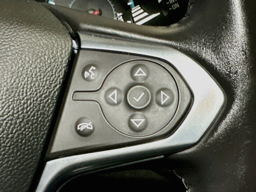 Used 2022 Chevrolet Traverse LT FWD image 35