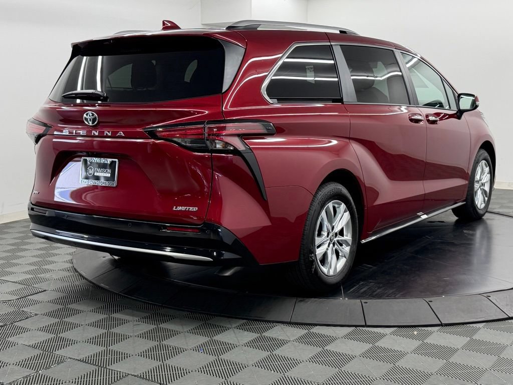 Used 2026 Toyota Sienna Limited FWD image 10
