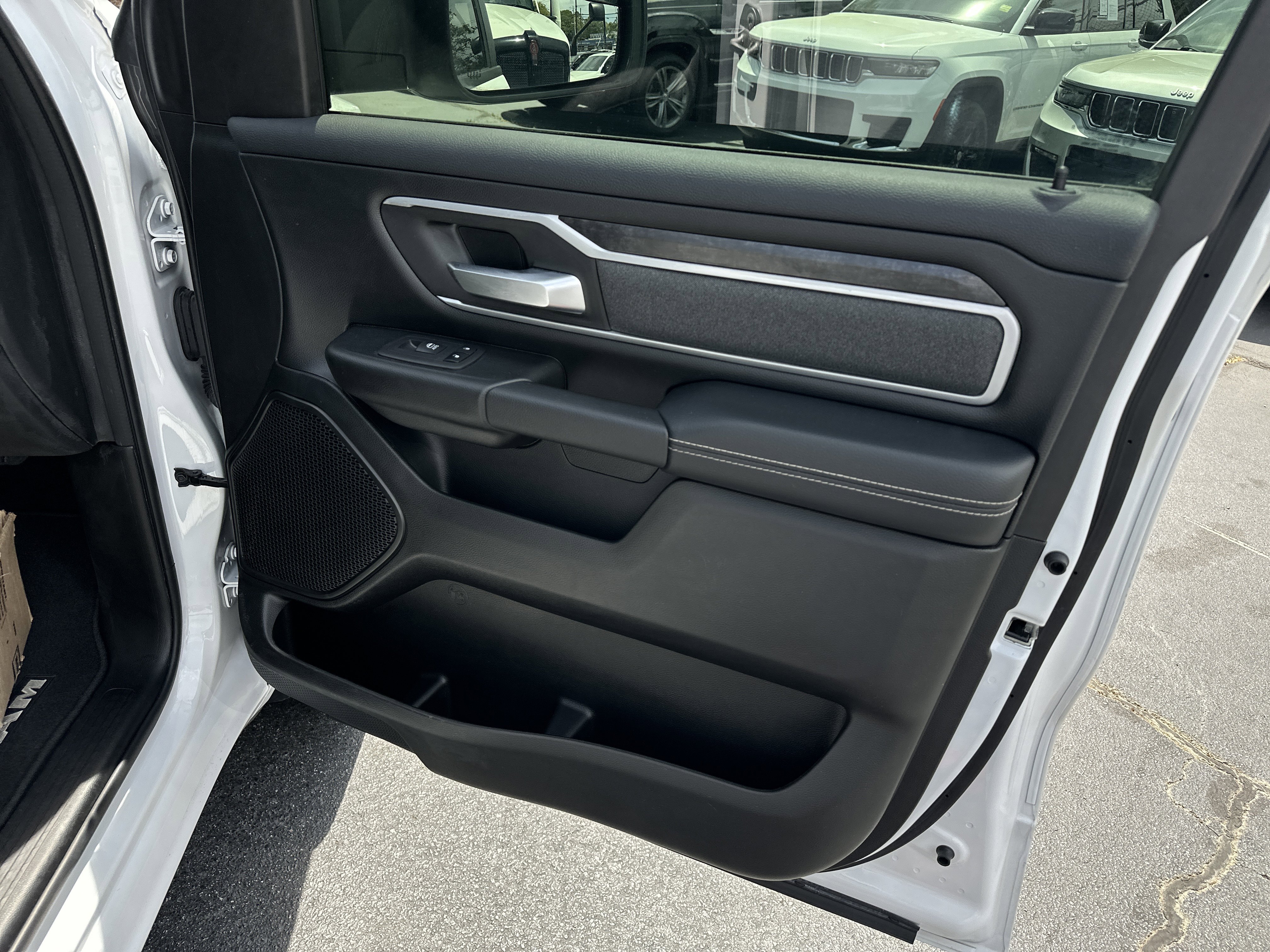 Used 2023 RAM 1500 Big Horn AWD/4WD image 18