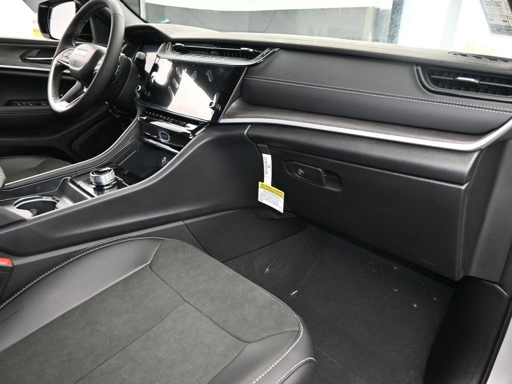New 2026 Jeep Grand Cherokee Altitude RWD image 38