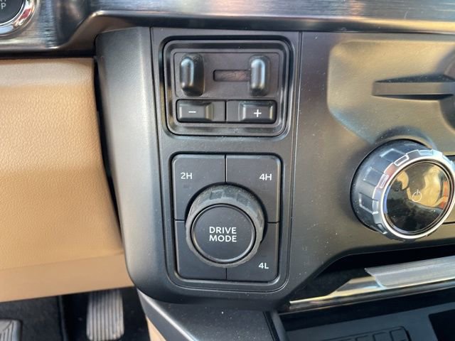 Used 2025 Ford F350 Lariat w/ FX4 Off-Road Package image 15