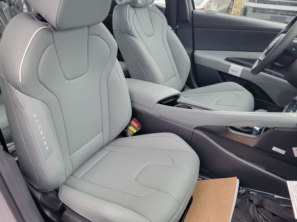 New 2025 Hyundai Elantra Limited image 38