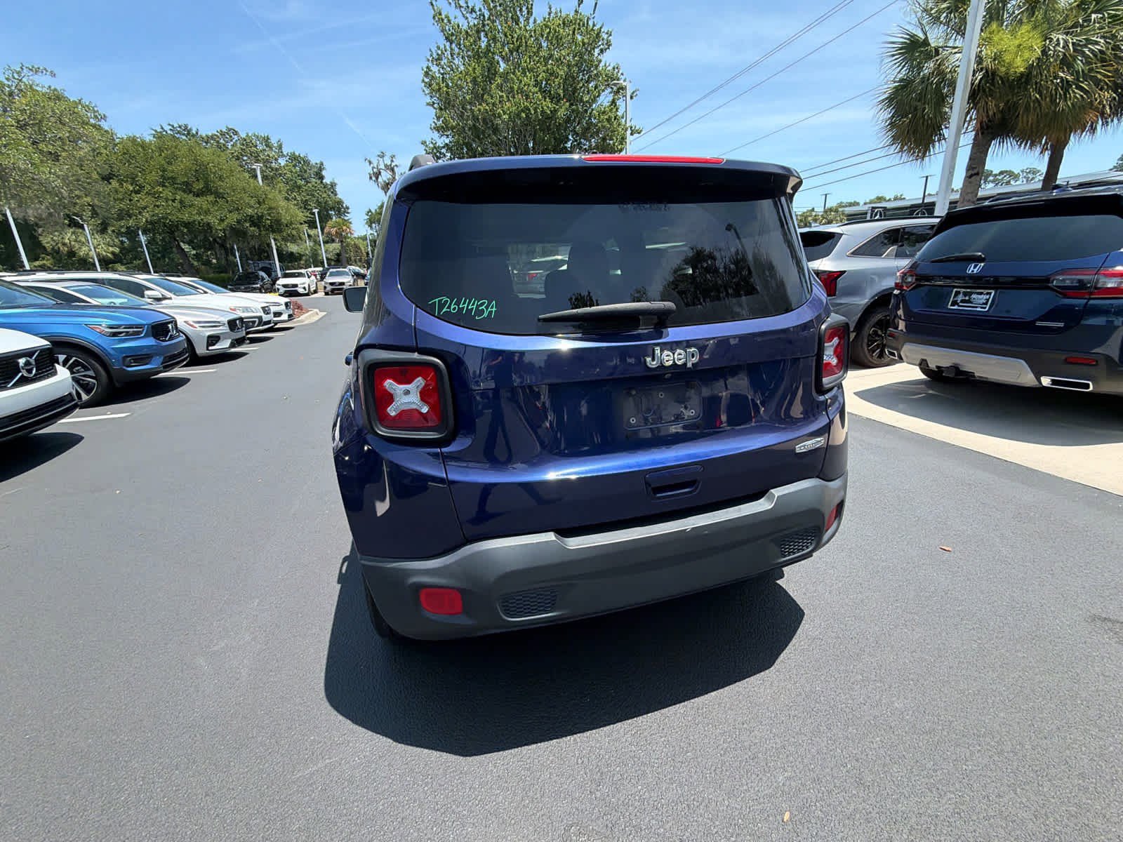 Used 2018 Jeep Renegade Latitude FWD image 14
