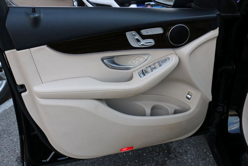 Used 2019 Mercedes-Benz GLC 300 4MATIC image 15