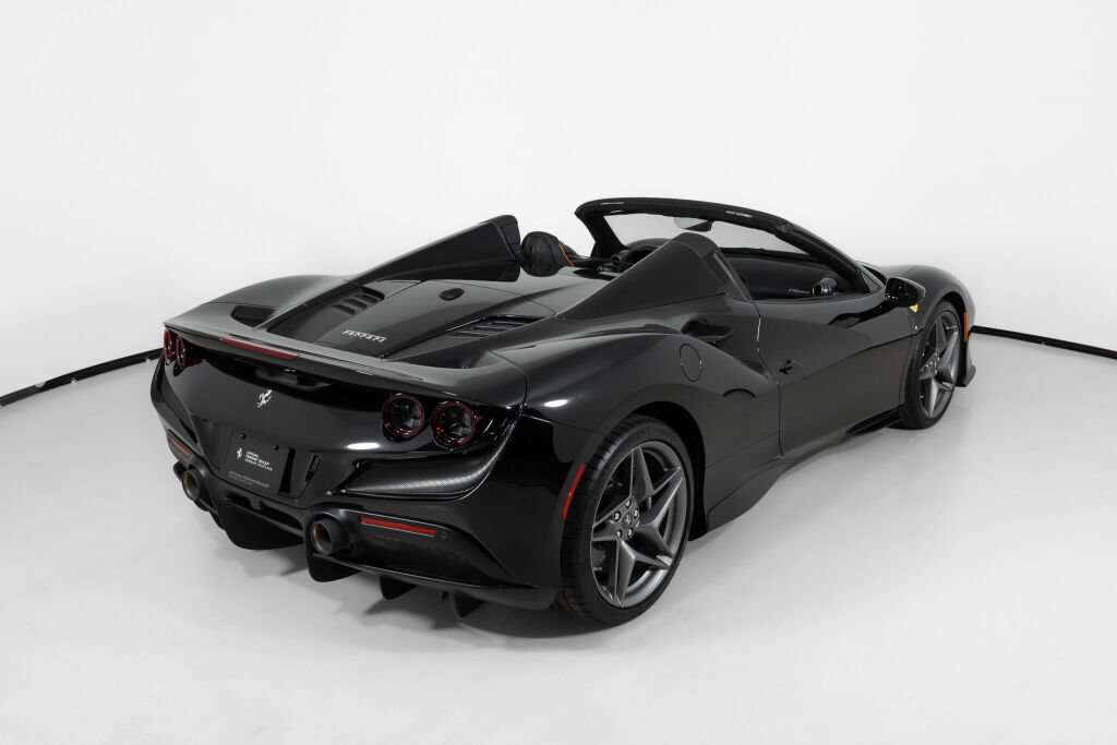 Used 2022 Ferrari F8 Tributo RWD image 9