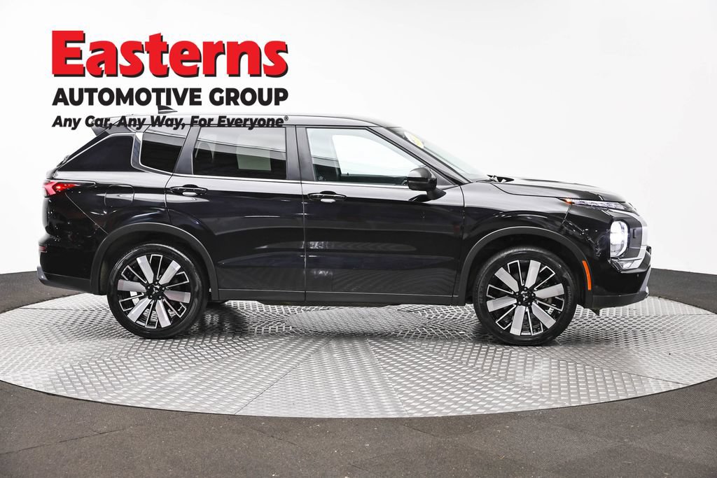 Used 2025 Mitsubishi Outlander SE AWD/4WD image 4