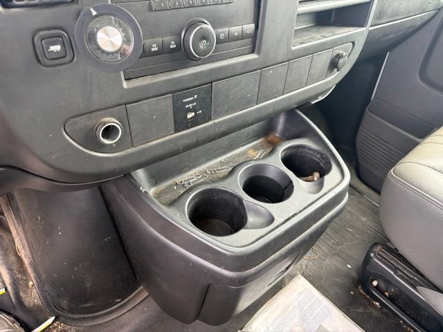 Used 2013 Chevrolet Express 4500 RWD image 19