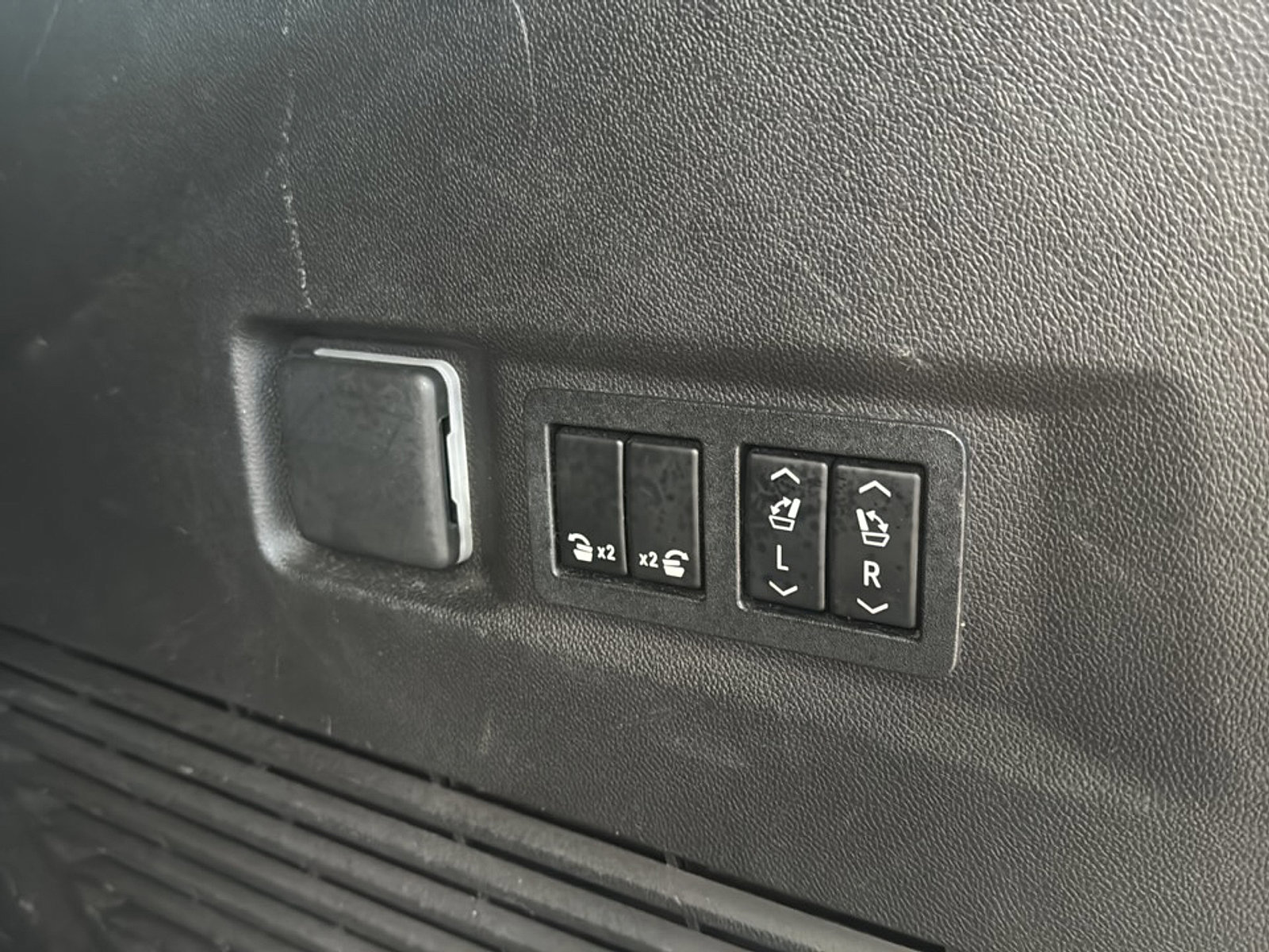 Used 2021 Chevrolet Tahoe Premier image 33