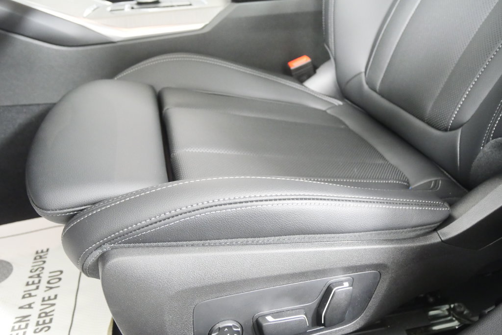 Certified 2026 BMW 330i Sedan RWD image 9