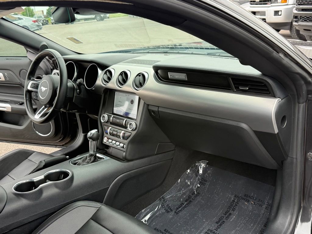 Used 2022 Ford Mustang Premium RWD image 9