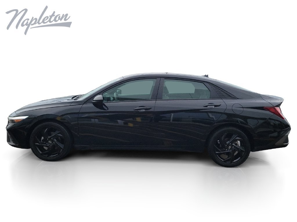 Used 2026 Hyundai Elantra Sport FWD image 2
