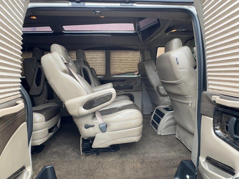 Used 2021 Chevrolet Express 3500 LS w/ Chrome Appearance Package image 11