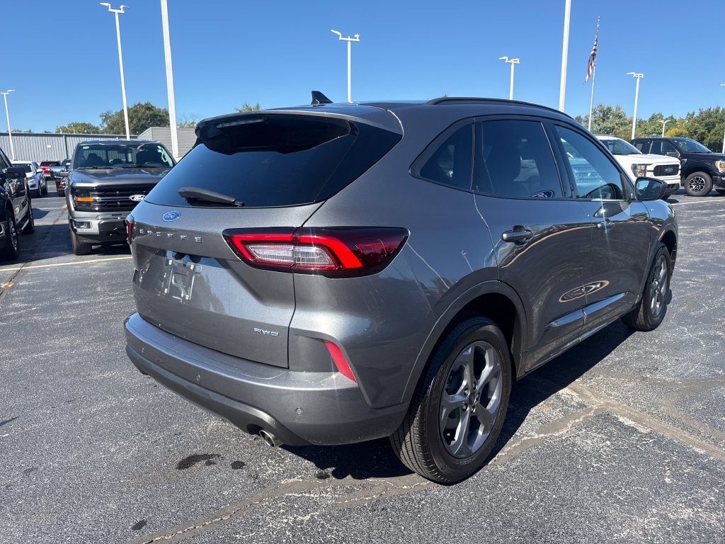 Used 2024 Ford Escape ST-Line w/ Tech Pack #1 AWD/4WD image 7