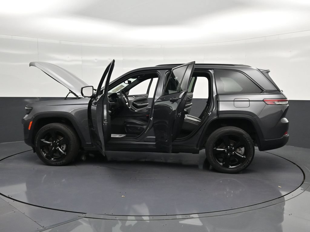 Used 2024 Jeep Grand Cherokee Altitude AWD/4WD image 34