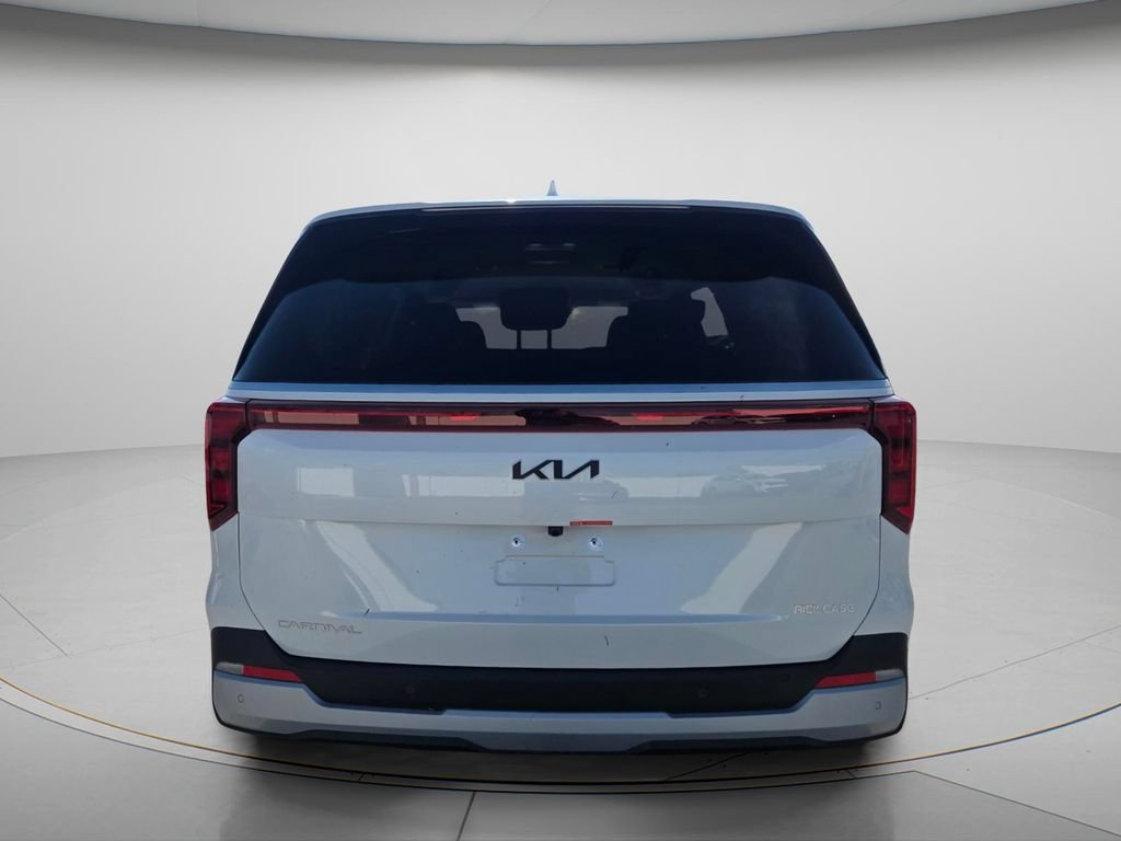 New 2027 Kia Carnival LX FWD image 4