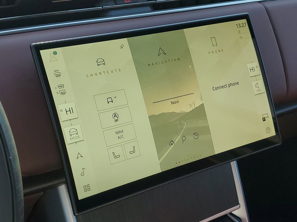 New 2026 Land Rover Range Rover SE image 17