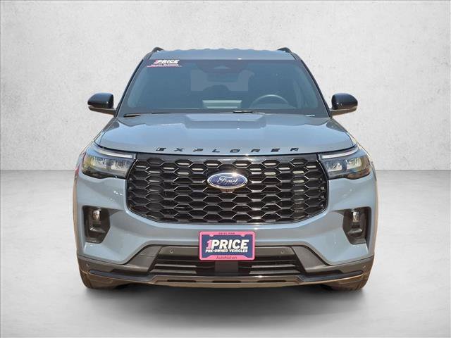 Used 2025 Ford Explorer ST-Line RWD image 2