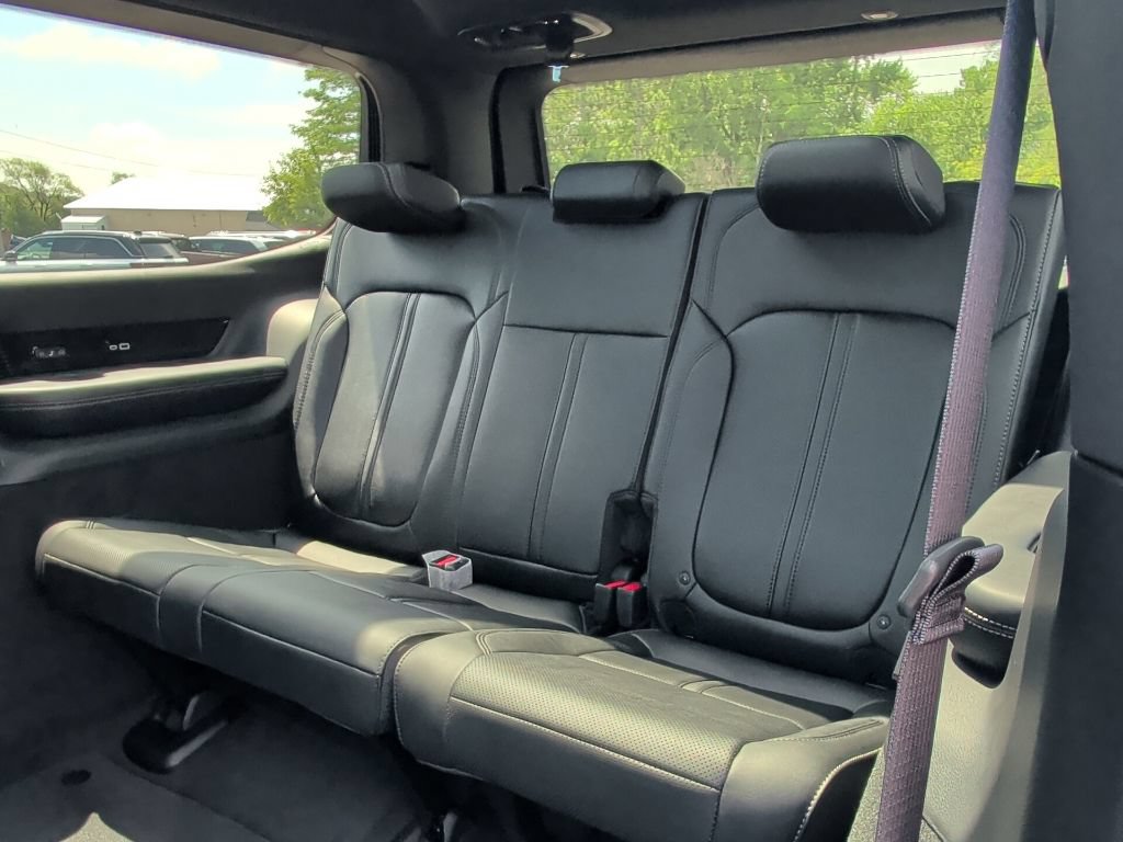 New 2026 Jeep Grand Wagoneer Summit AWD/4WD image 42