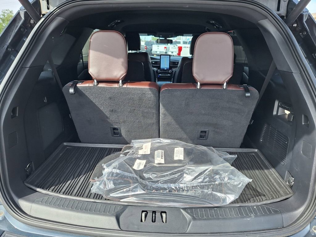 Used 2022 Ford Explorer Platinum w/ Equipment Group 601A image 29