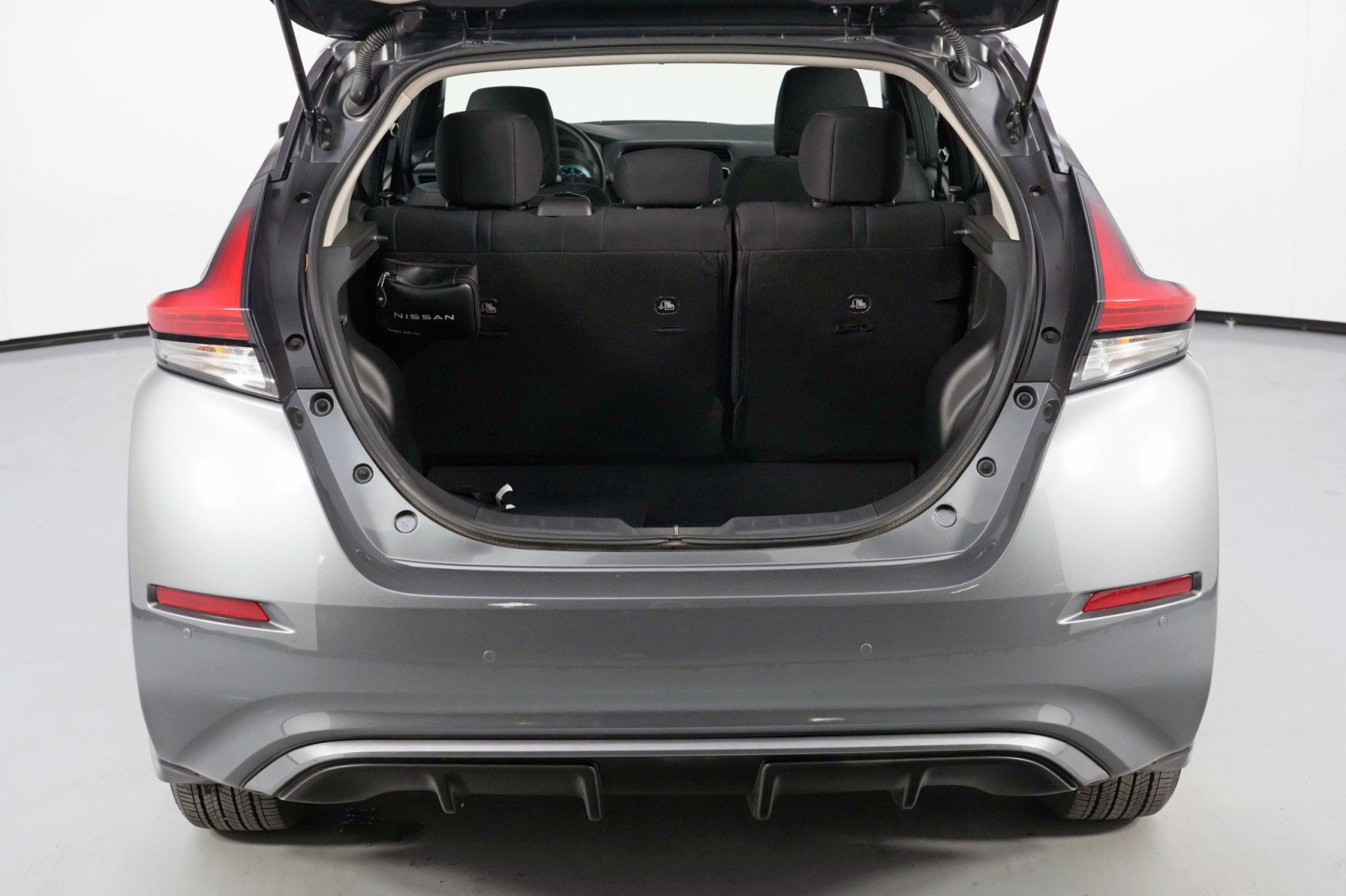 Used 2025 Nissan Leaf S image 9