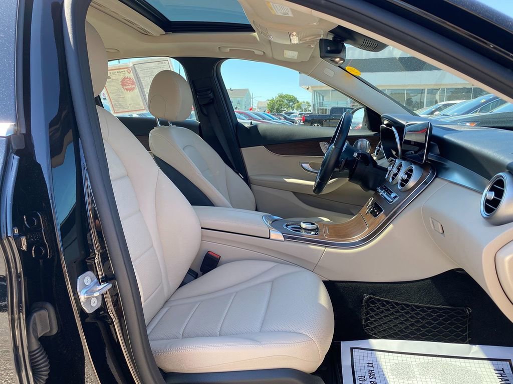 Used 2021 Mercedes-Benz C 300 4MATIC Sedan image 29