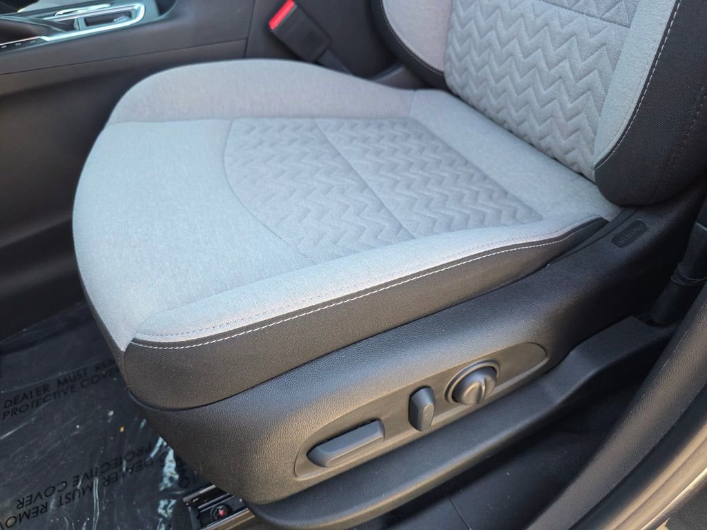 Used 2022 Chevrolet Equinox LS w/ LS Convenience Package image 11