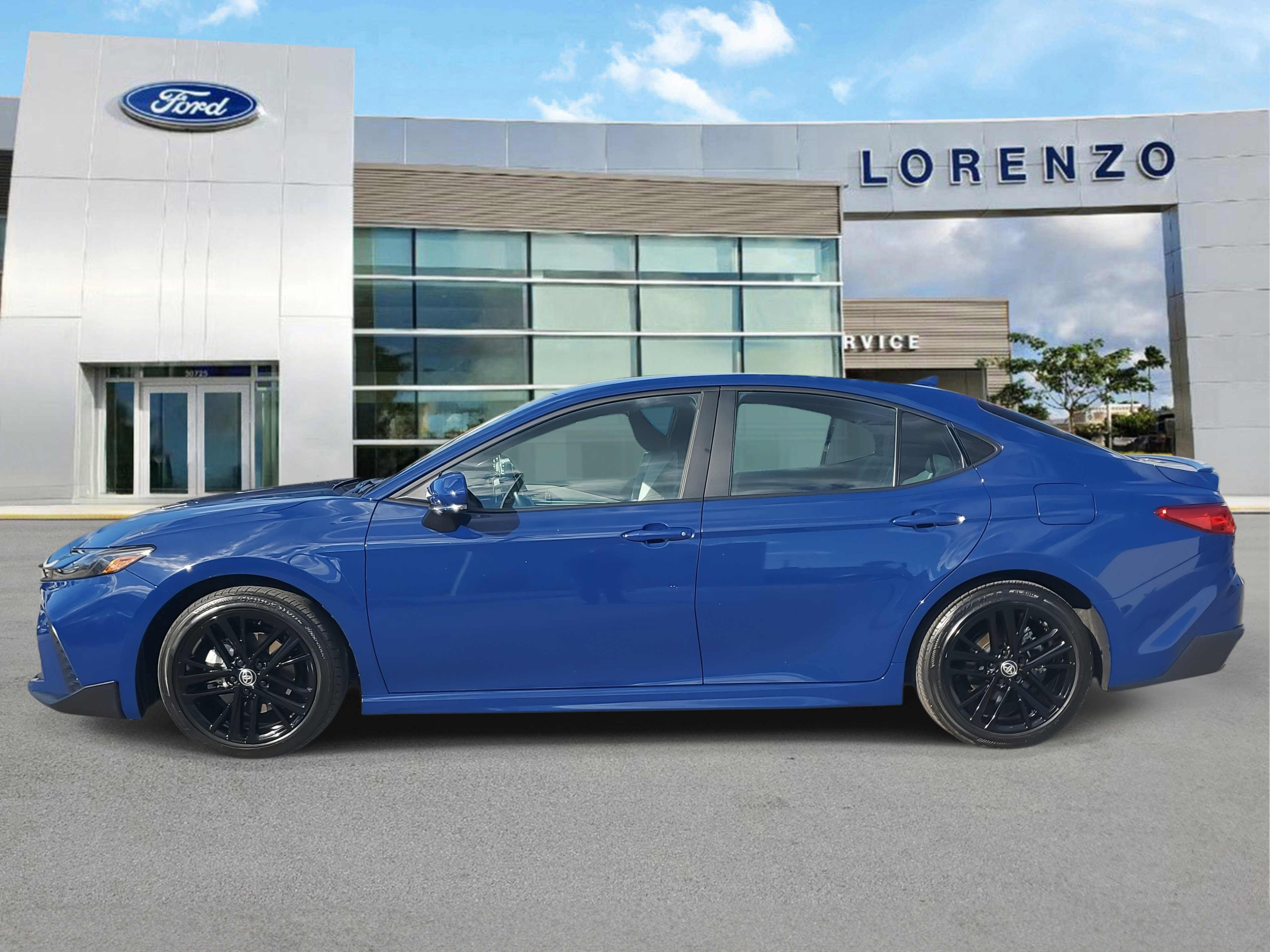 Used 2025 Toyota Camry SE image 8