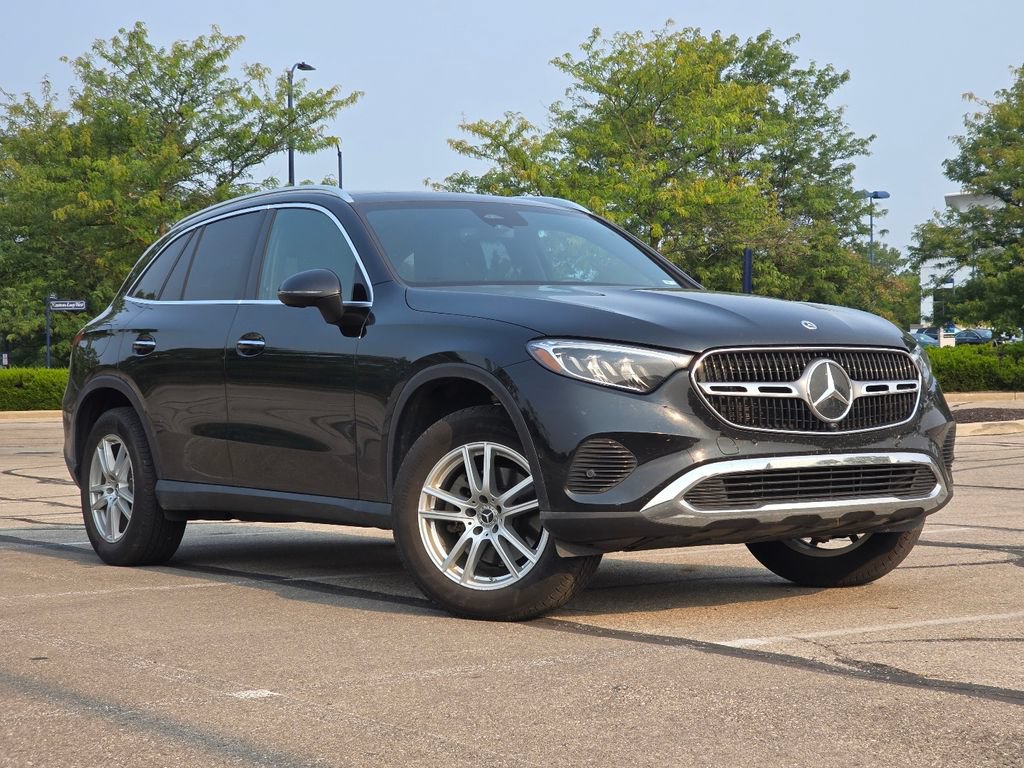Used 2023 Mercedes-Benz GLC 300 4MATIC image 1
