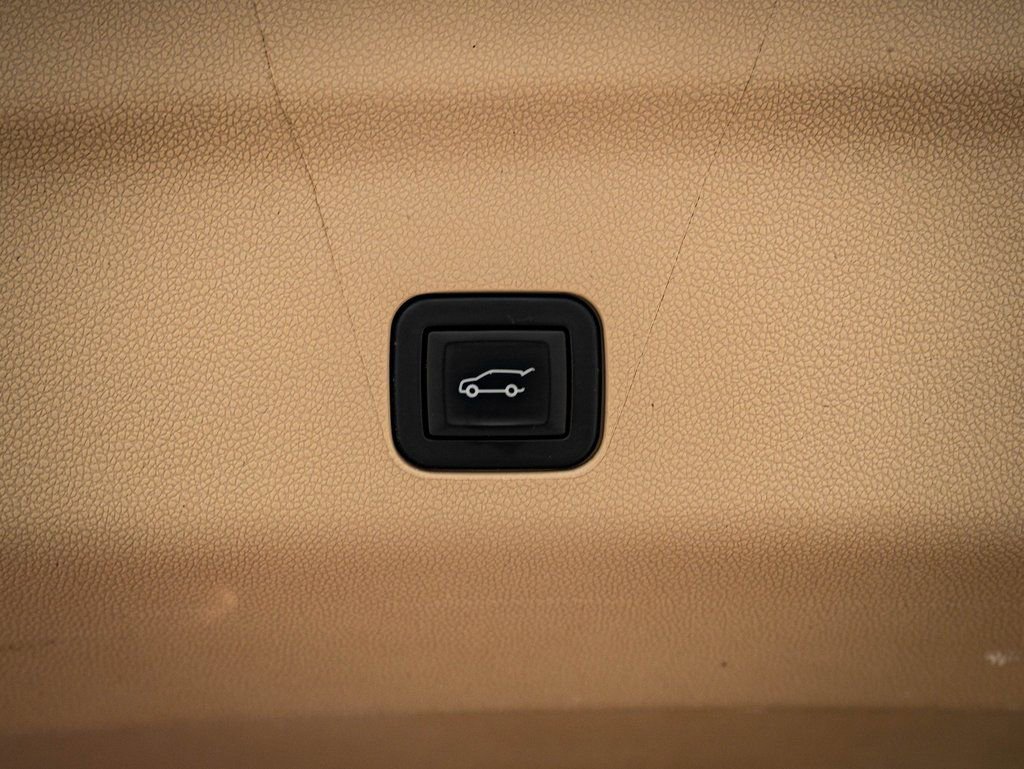 Used 2021 Cadillac Escalade ESV Premium Luxury image 24