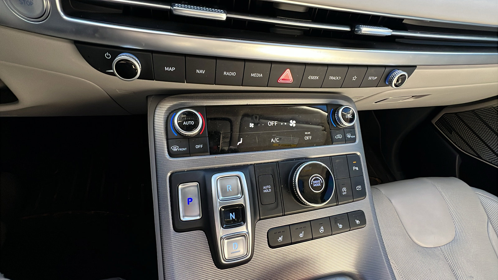 Used 2024 Hyundai Palisade Calligraphy image 36