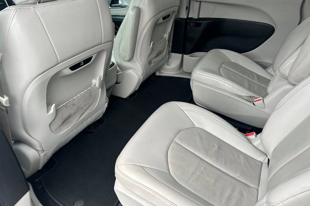 Used 2020 Chrysler Pacifica Touring-L w/ Premium Audio Group FWD image 14